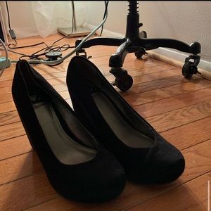 black wedged heels